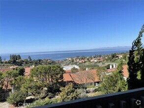 Building Photo - 6542 Ocean Crest Dr