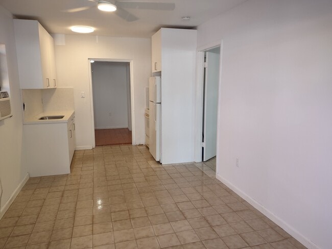 Building Photo - 960 E 40th St