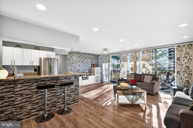 Foto del edificio - 4420 Briarwood Ct N