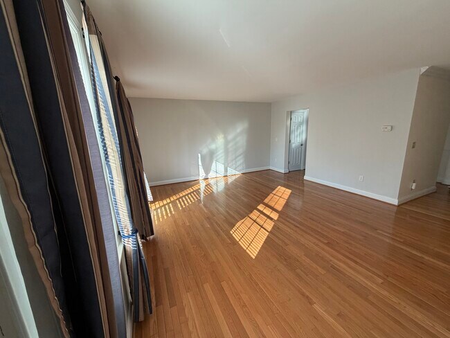 Foto del edificio - 64 Scotch Cap Rd