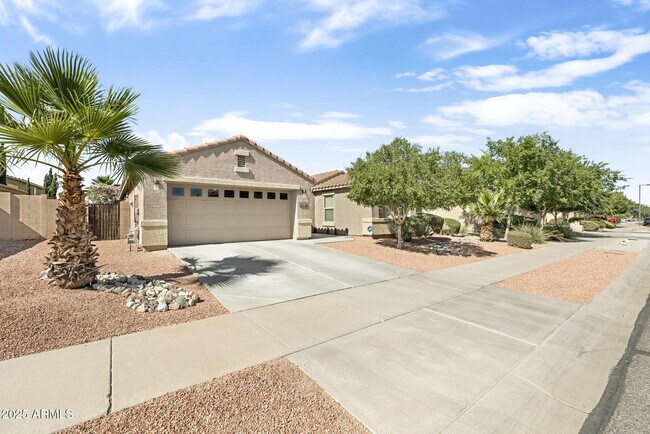 Foto del edificio - 17820 W Charter Oak Rd