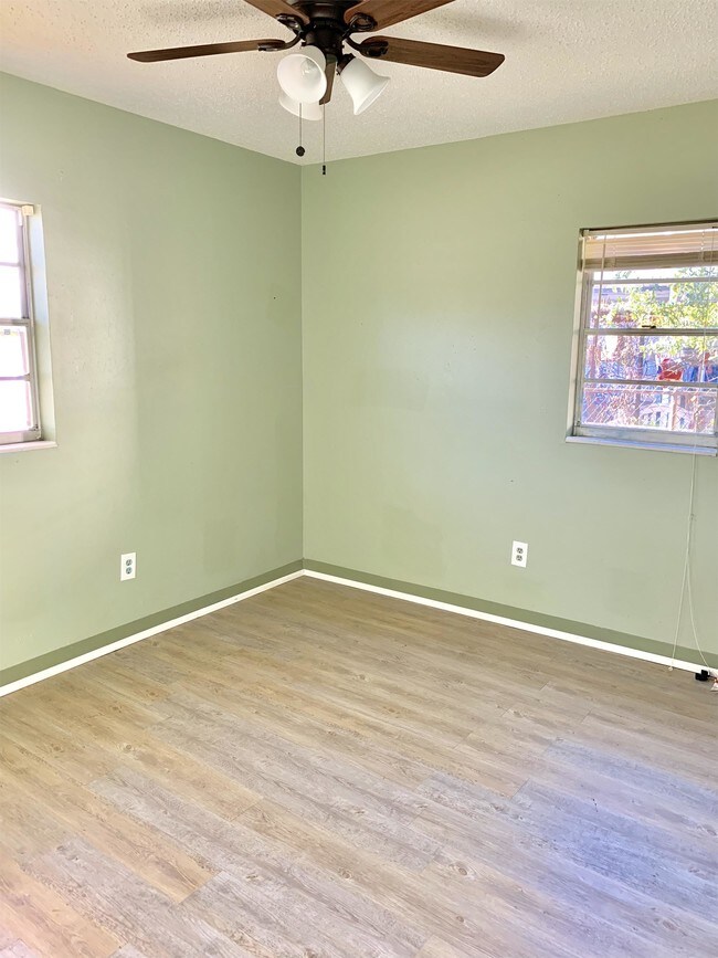 Foto del edificio - 10206 N 26th St
