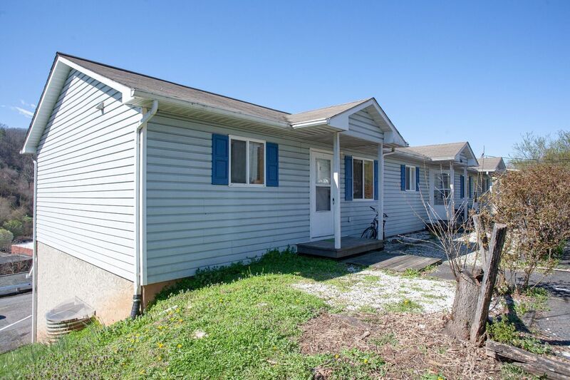 Primary Photo - 116 Hampton Street