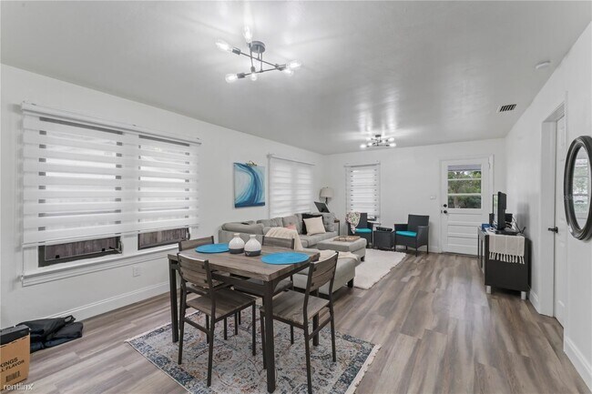 Foto del edificio - 4 br, 3 bath House - 621 E Street