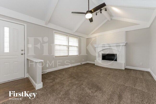 Building Photo - 6712 NW Sioux Dr