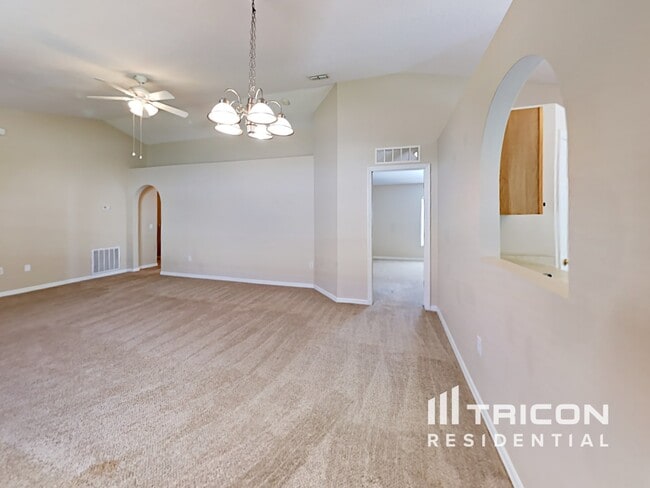Building Photo - 921 Brenton Leaf Dr