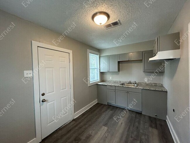 Building Photo - 1080 Palmetto Ave