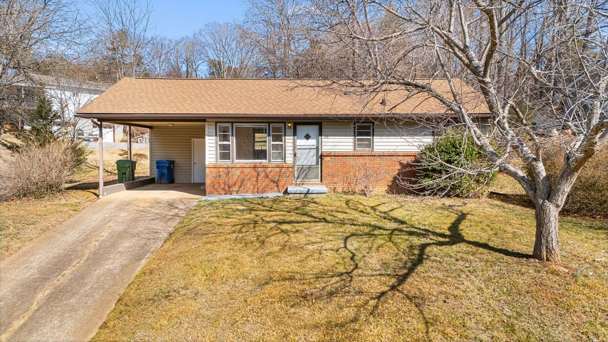 Primary Photo - Sunny Two-Bedroom Home in West Asheville (...