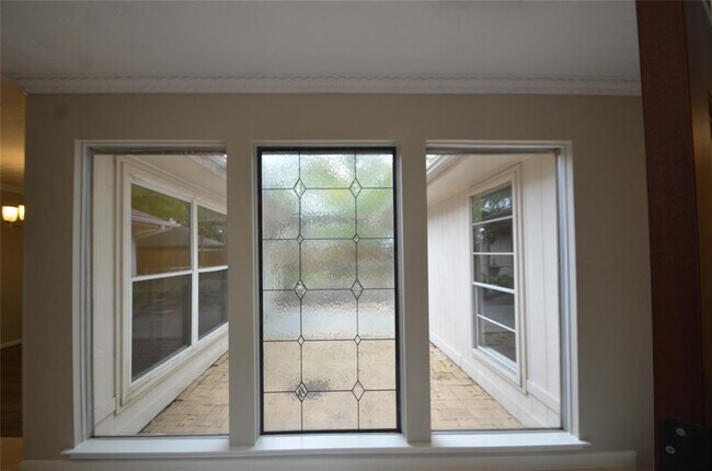 Foto del edificio - 3310 Meadowcreek Dr