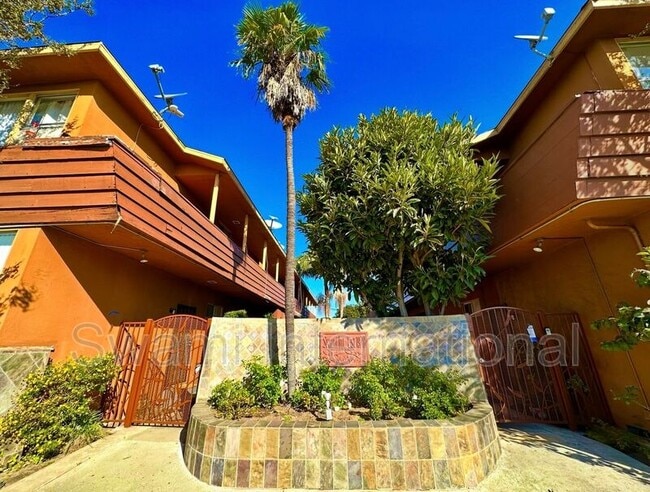 Foto del edificio - 1665 W 182nd St