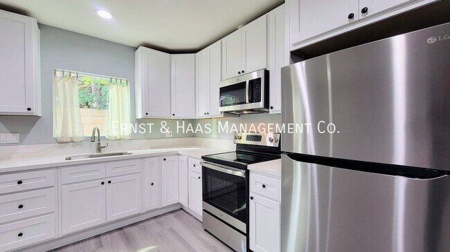 Building Photo - Beautifully Upgraded & Private, Rear ADU S...