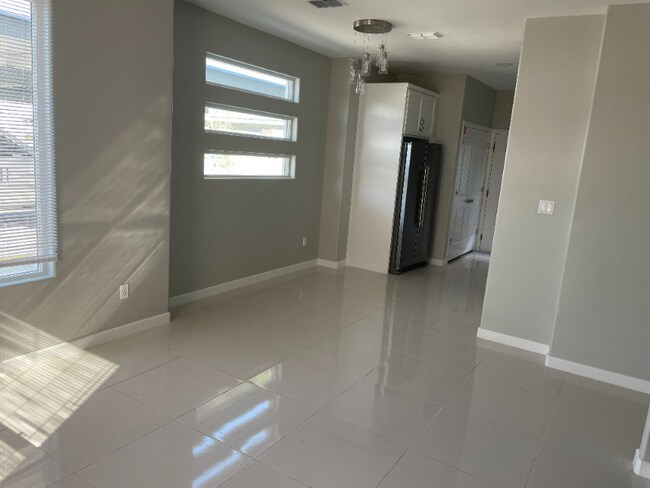 Foto del edificio - 404 W St Helena Ave