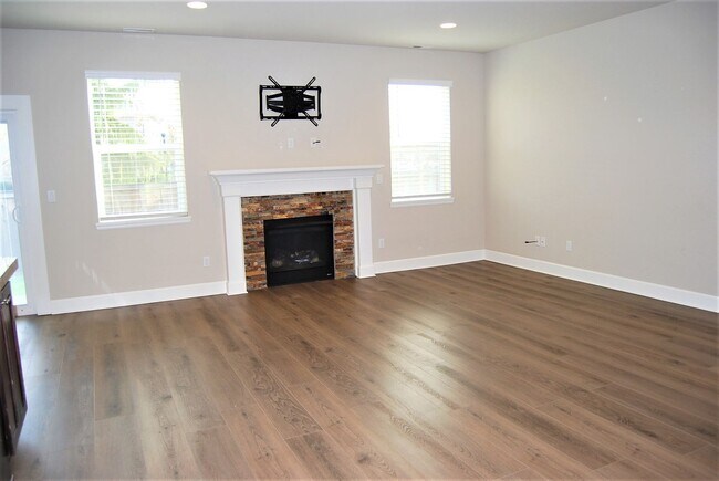 Foto del edificio - 4 Bedroom 2.5 Bath Home Sherwood OR