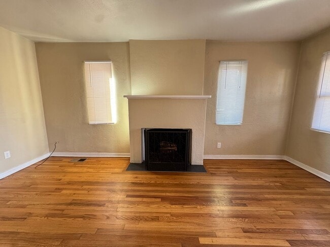 Foto del edificio - Well Maintained University Home!