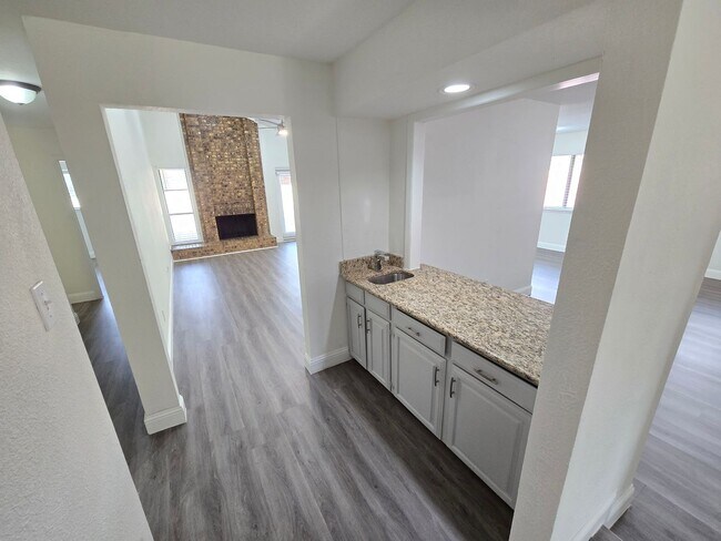 Foto del edificio - Updated, Energy Efficient 4 Bedroom 2 Bath Home in Golf Course Community