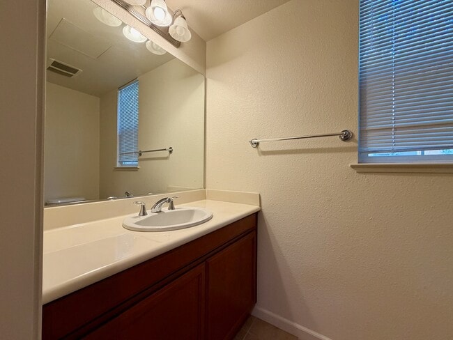 Building Photo - 2100 Beech Cir