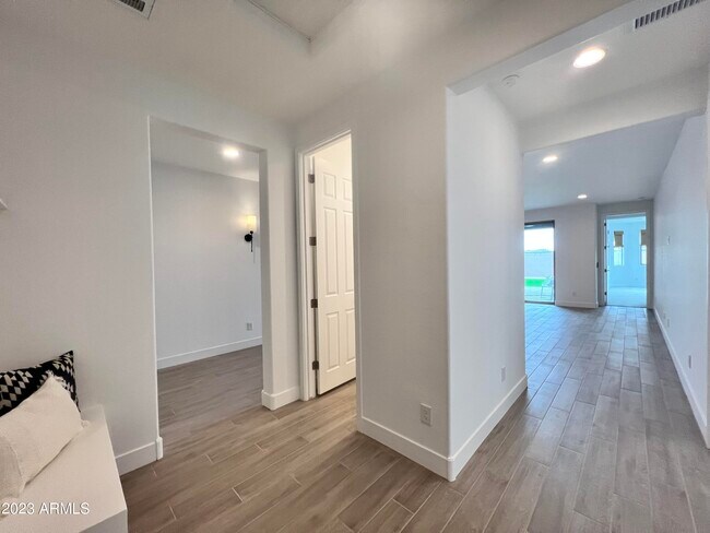 Building Photo - 9653 E Spiral Ave