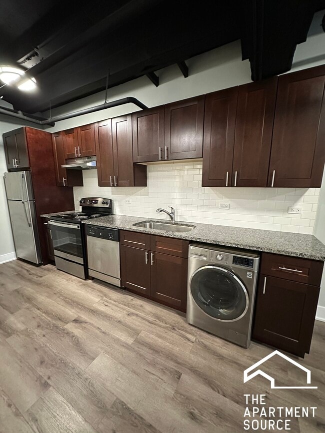 Building Photo - 725 St Johns Ave