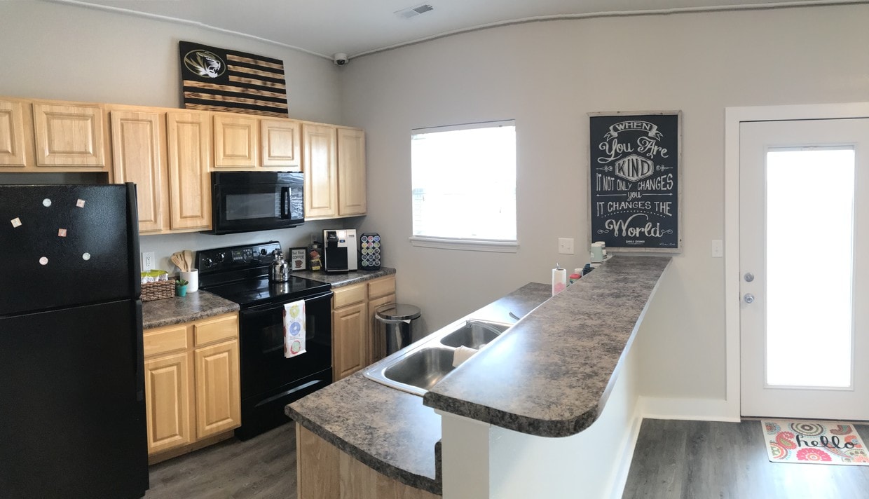 The Row Apartments Rentals in Columbia at 5151 Commercial Dr Columbia