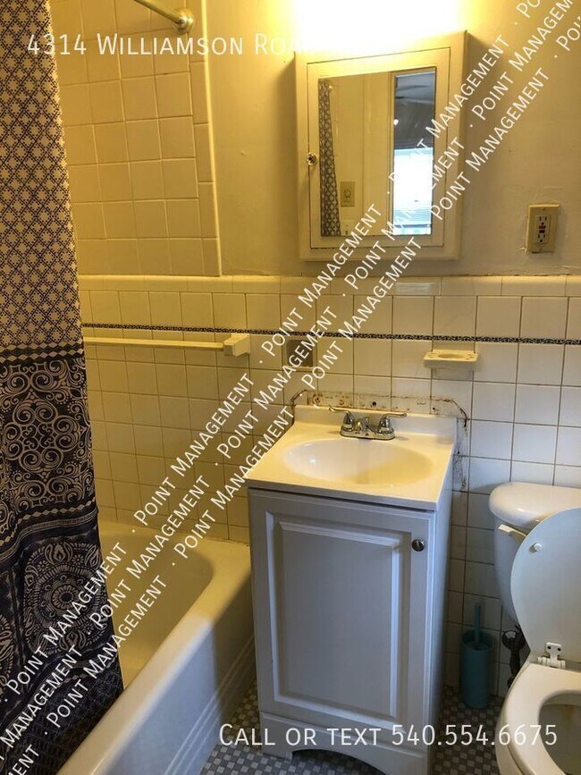 Building Photo - Great 1 bedroom apartment w/ HEAT & WATER ...