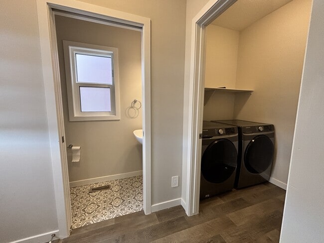 Building Photo - 380 Lawthorn Wy SE