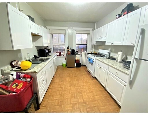 Building Photo - 468 Park Dr