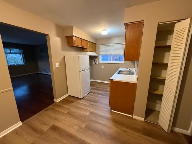 Foto del edificio - 3355 Parkcrest Ln