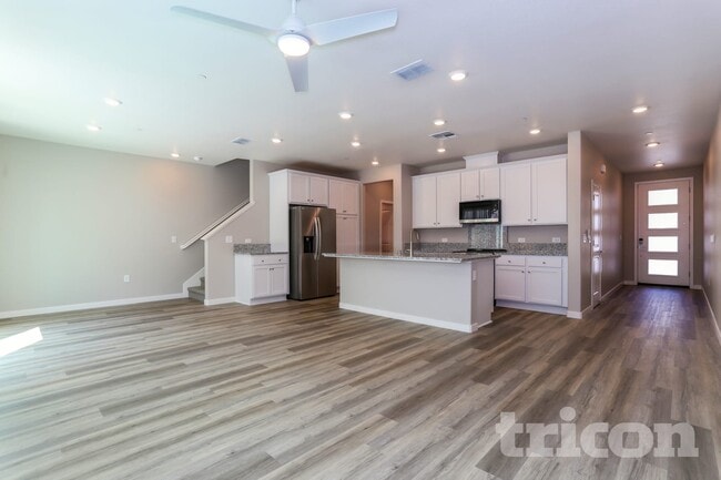 Building Photo - 6 Adella Pl