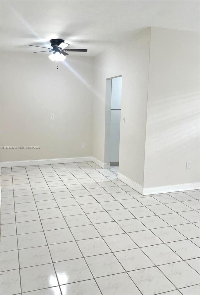 Foto del edificio - 7510 Carlyle Ave