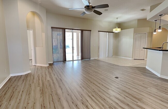 Building Photo - 383 Baymoor Way