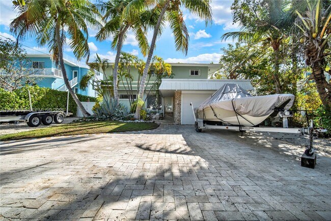 Foto del edificio - 69 Shoreland Dr