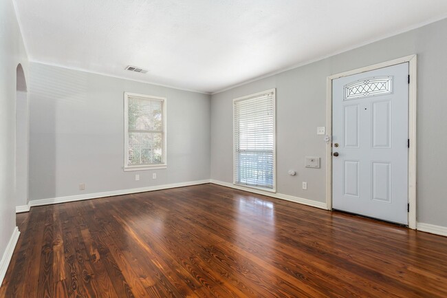 Building Photo - Cute 2 bedroom, 1 Bath in Gaston Terrace n...