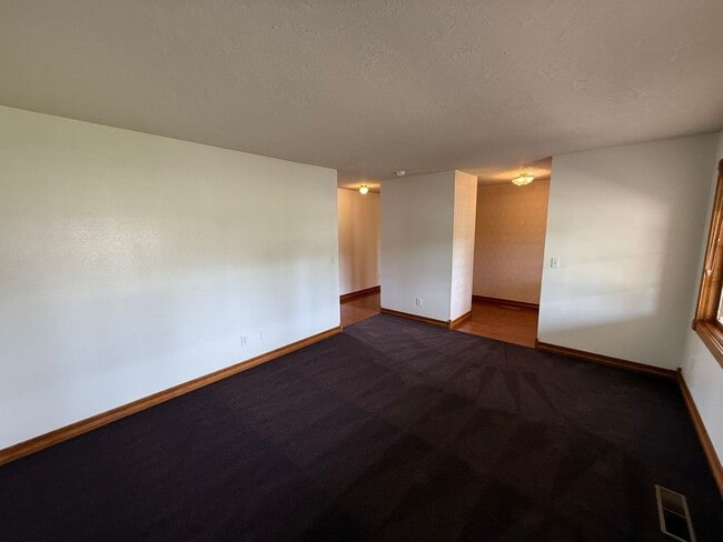 Building Photo - 460 SE Conifer Pl