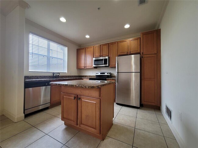 Building Photo - 2780 Bella Vista Dr