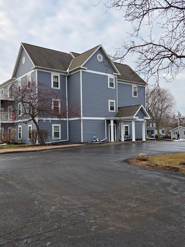 Building Photo - Parkside Village-Delavan