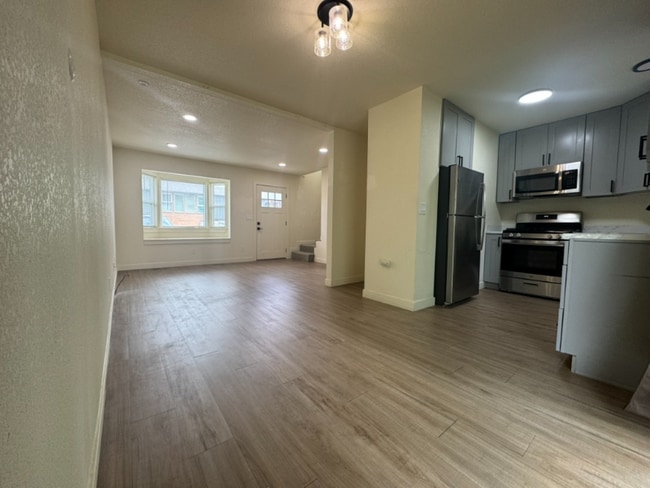 Building Photo - 1624 Banyan Dr