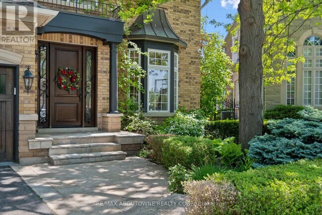 Building Photo - 2213 Galloway Dr