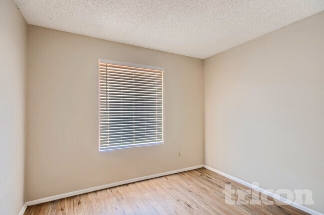 Foto del edificio - 4201 W Sunnyside Ave