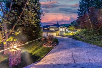 Building Photo - 2324 Saddleback Dr