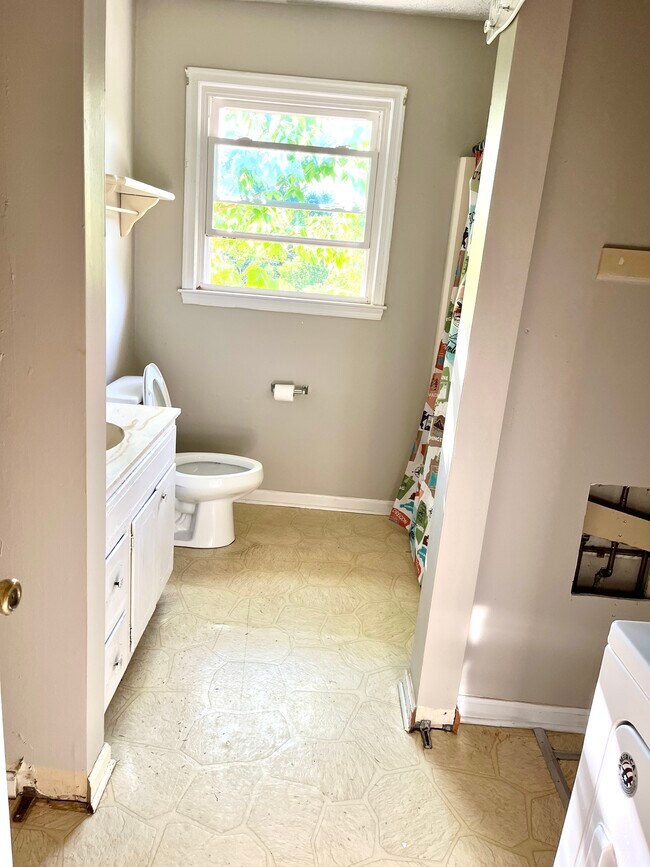 Foto del edificio - 109 Bolton Ave