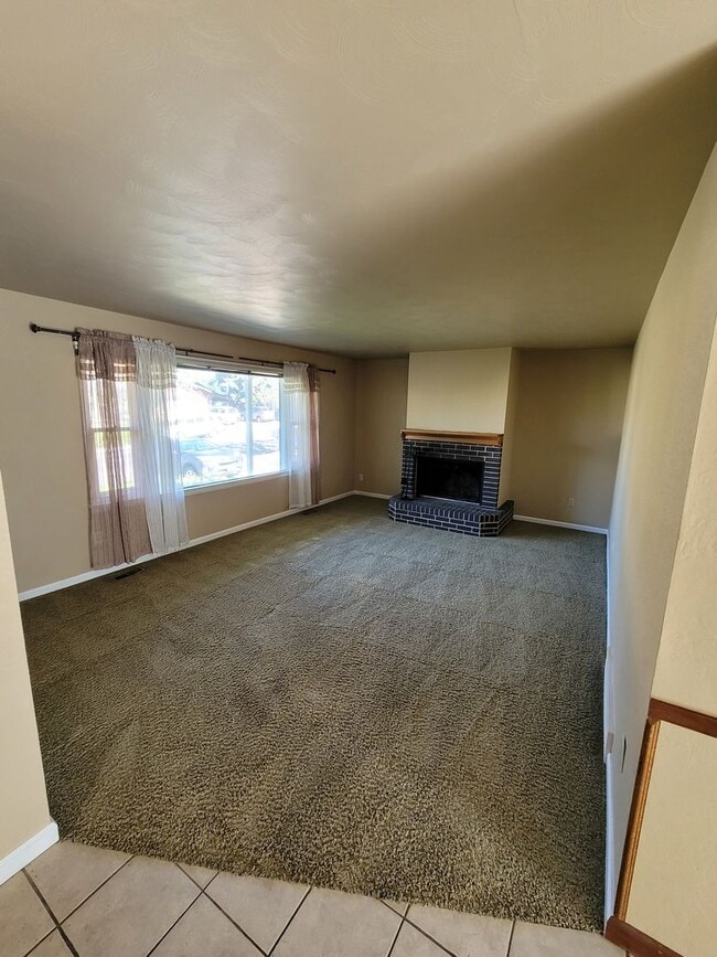 Foto del edificio - Great 5br/2ba House in NE Colorado Springs...
