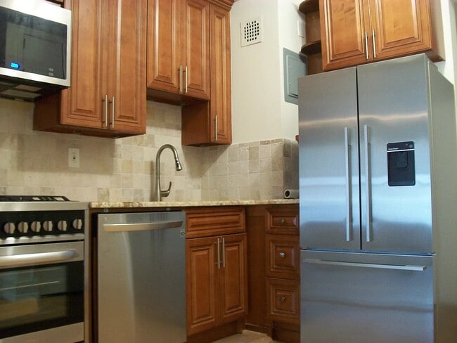 Building Photo - 344 E 58th St