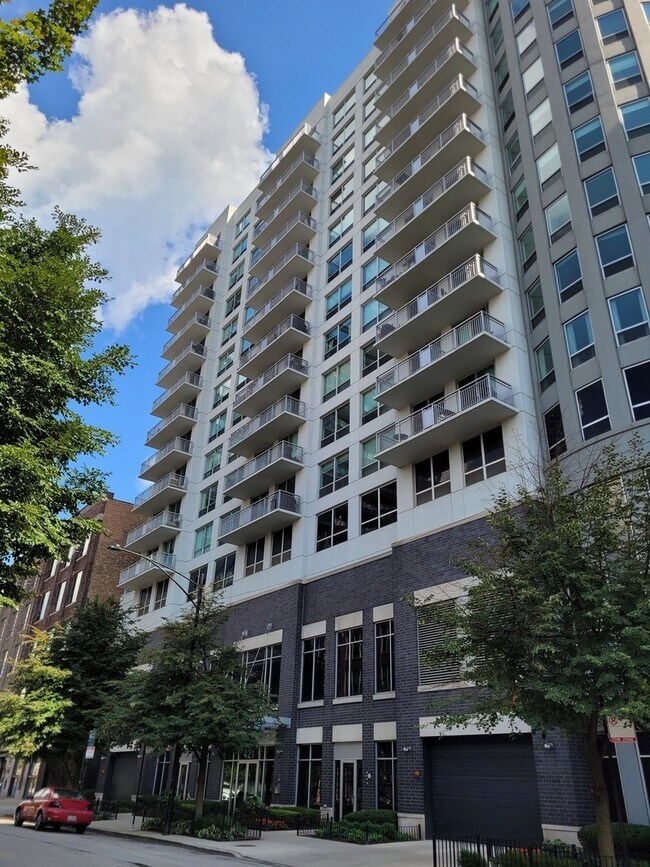 Foto del edificio - 421 W Huron St