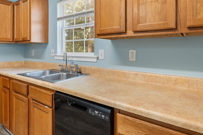 Foto del edificio - 7679 Creekside Ln