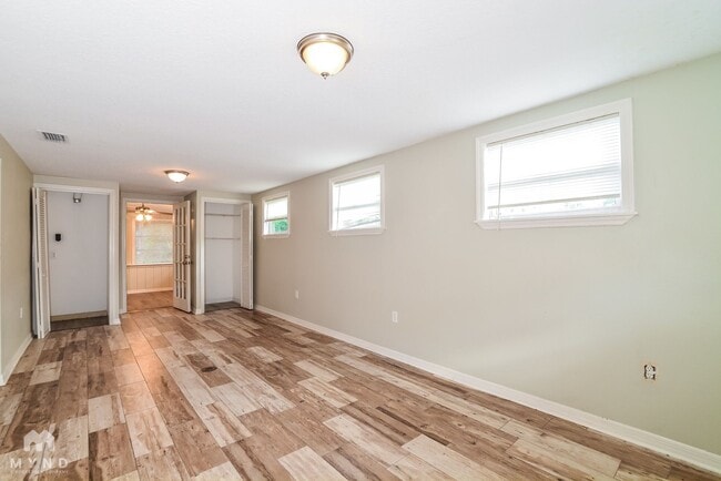 Building Photo - 1915 Carrigan Ave