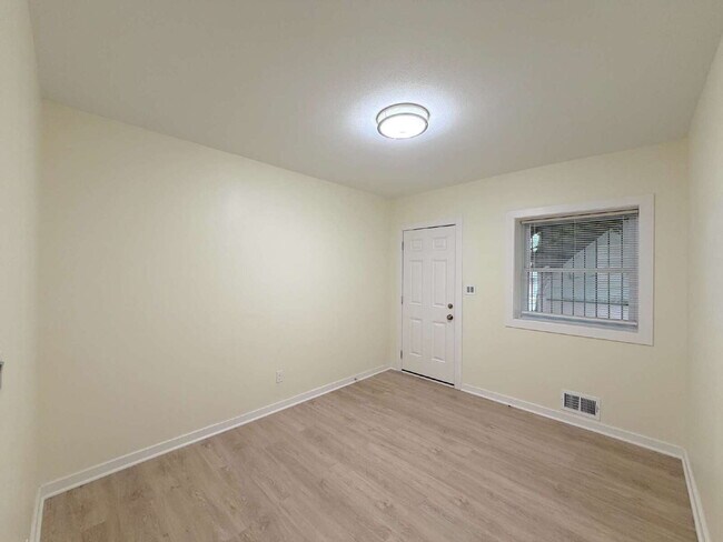 Foto del edificio - FULLY RENOVATED APARTMENT