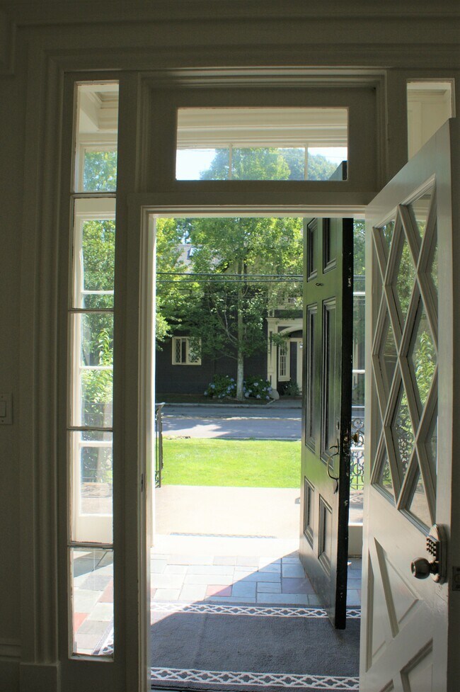 Foto del edificio - 45 Coggeshall Ave