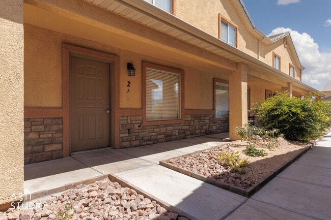 Building Photo - Sky Hawk Townhome