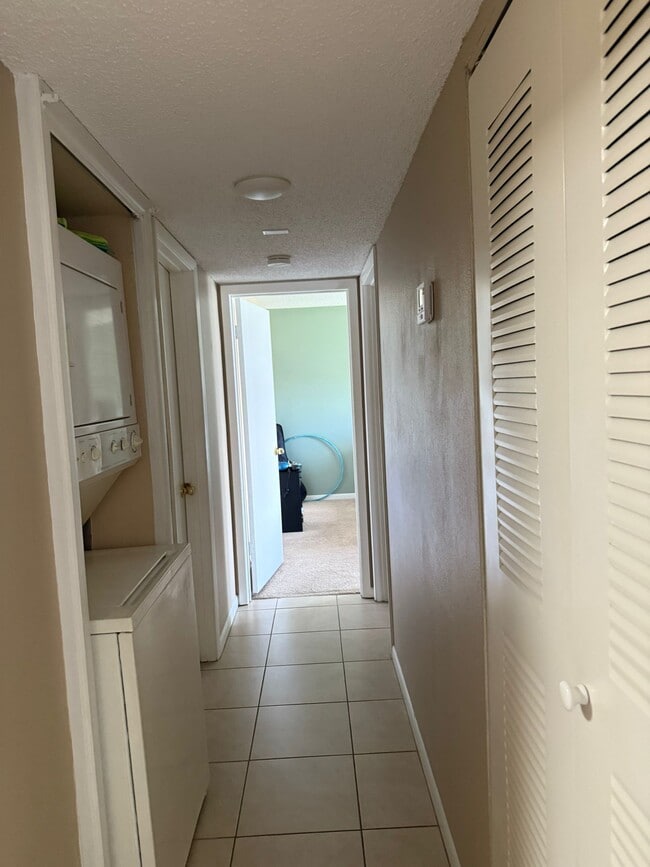 Foto del edificio - 8215 Sun Spring Cir