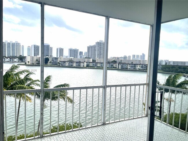 Foto del edificio - 2861 Leonard Dr